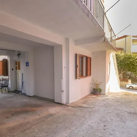 Apartment Spider With Parking Sibenik